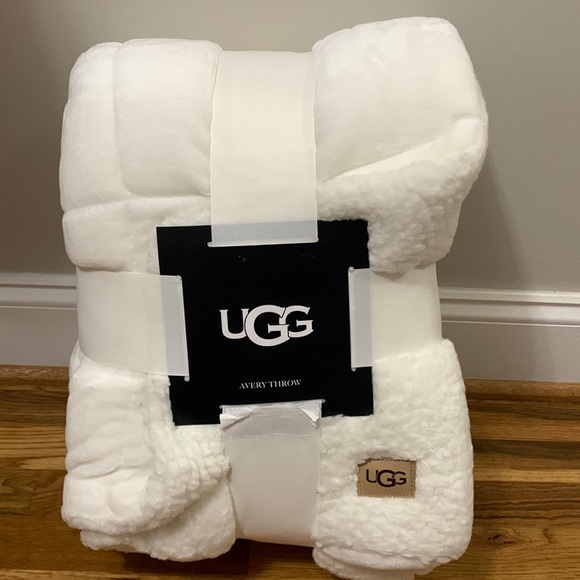 UGG Bedding Ugg Avery Throw Size 5 X 70 In Snow New Poshmark